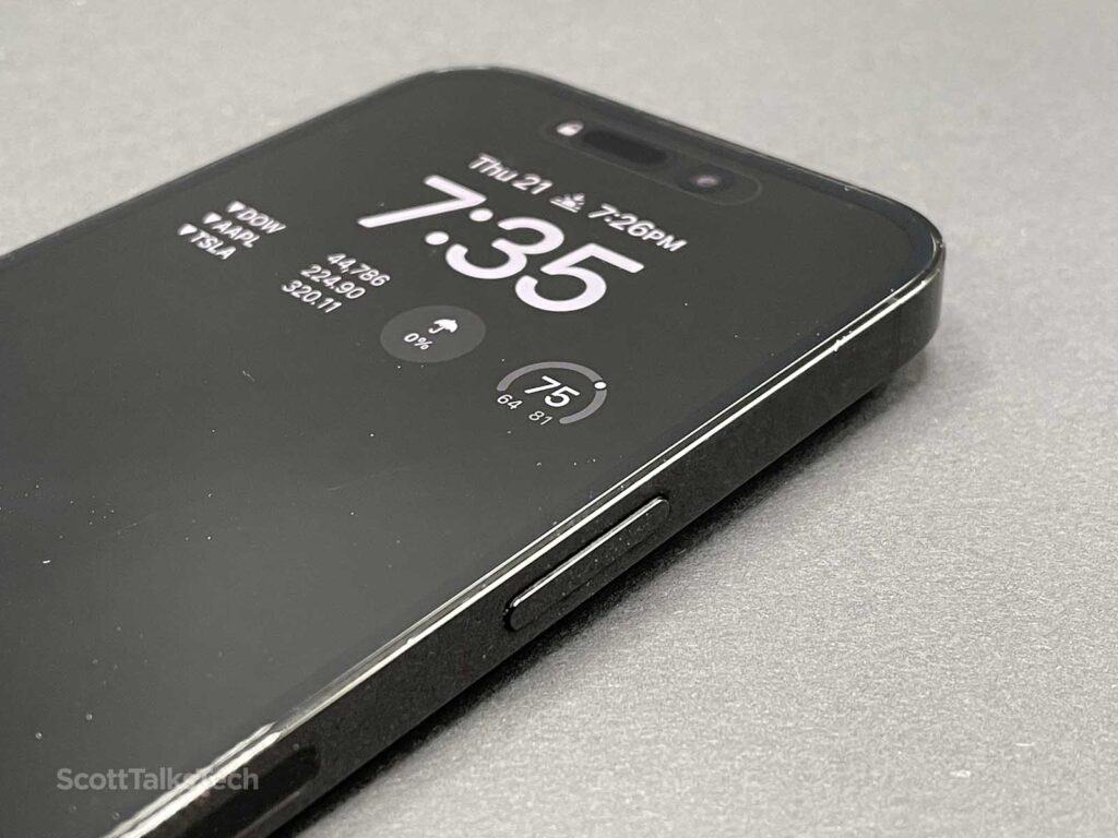 Space Black iPhone 14 Pro always on display